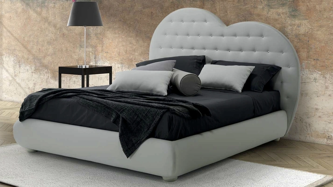 Letto matrimoniale in pelle con testiera a cuore Cupido di Rimar