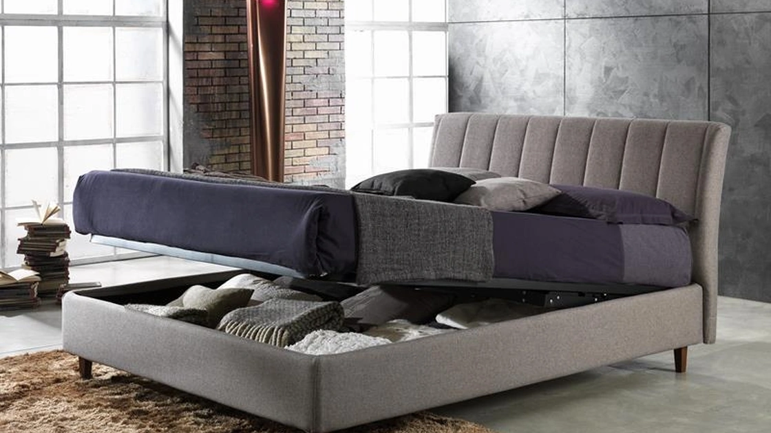 Letto in tessuto imbottito con testiera trapuntata Manon di Hoppla