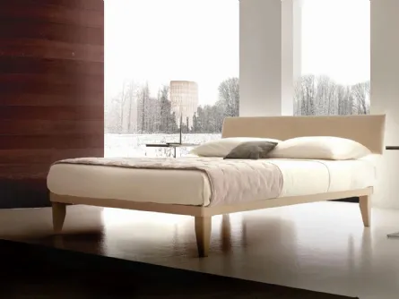 Letto matrimoniale in ecopelle Niki Tessile con testiera di Ergogreen