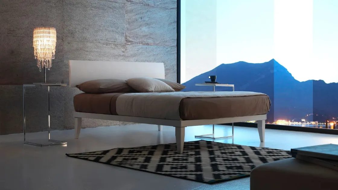 Letto matrimoniale in melaminico con testiera Niky Legno di Ergogreen