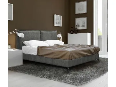 Letto matrimoniale in tessuto con testiera imbottita Pegaso di Salvetti