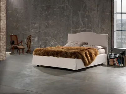 Letto matrimoniale in tessuto con testiera sagomata Pisa di Salvetti