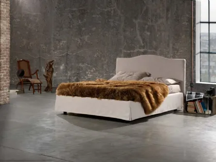 Letto matrimoniale in tessuto con testiera sagomata Pisa di Salvetti
