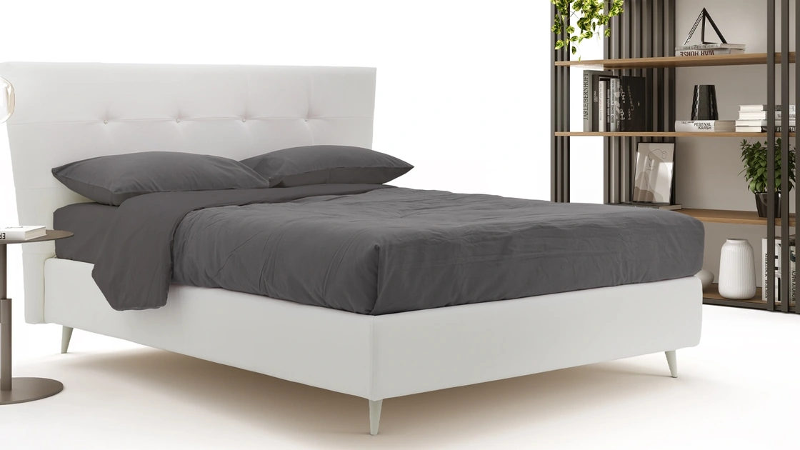 Letto con testiera trapezoidale Praslin di Rimar